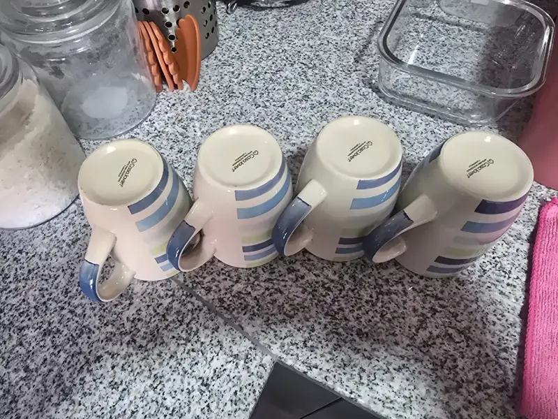 Set de tazas navideñas y rayadas - 5