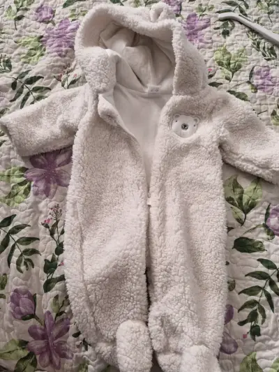 Enterito de bebé polar con capucha - miniatura 2