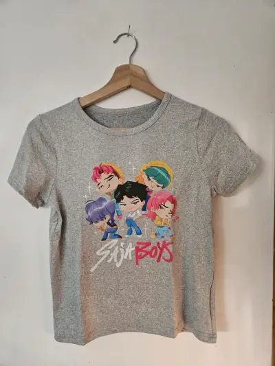 Polera gris Saja Boys de Guerreras K-Pop - miniatura 1