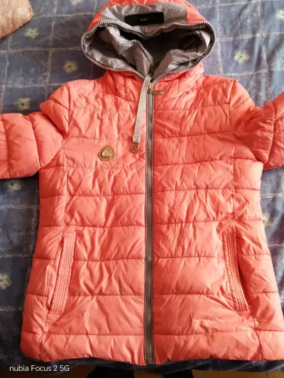 Chaqueta acolchada  con capucha - miniatura 5