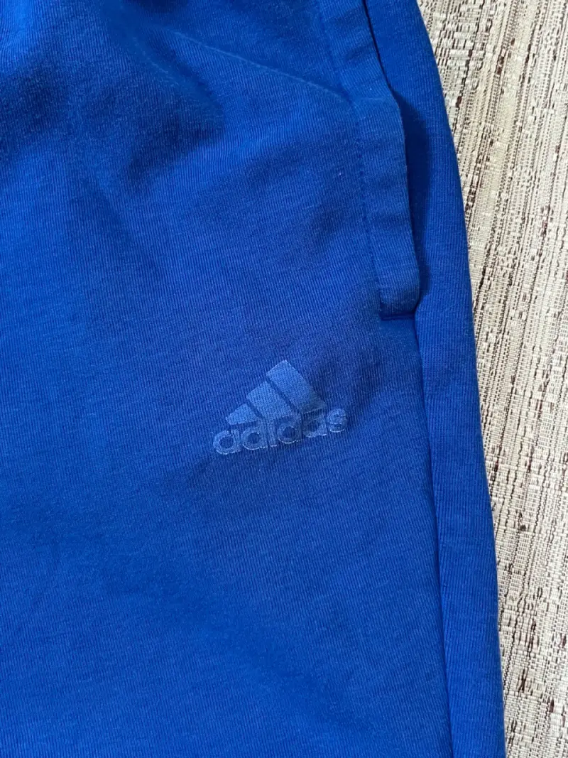 Pantalones deportivos adidas azul con franjas - 2