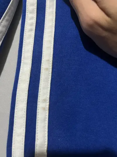 Pantalones deportivos adidas azul con franjas - miniatura 4