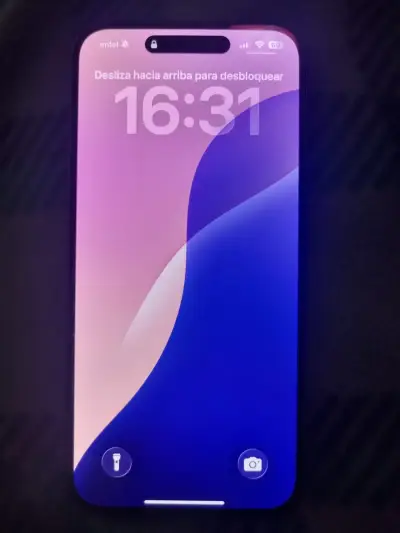 iPhone 16 Plus en color púrpura - miniatura 3