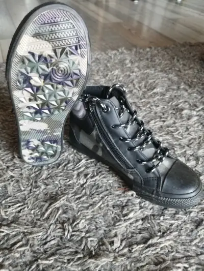 Zapatillas negras de lona con diseño camuflado - miniatura 2