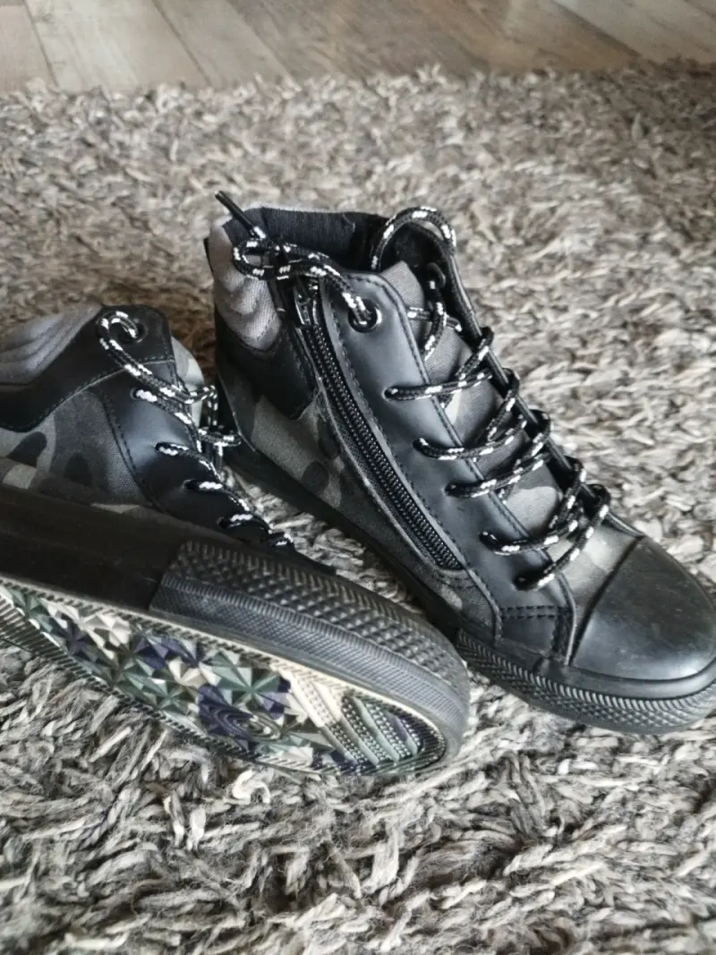 Zapatillas negras de lona con diseño camuflado - 3