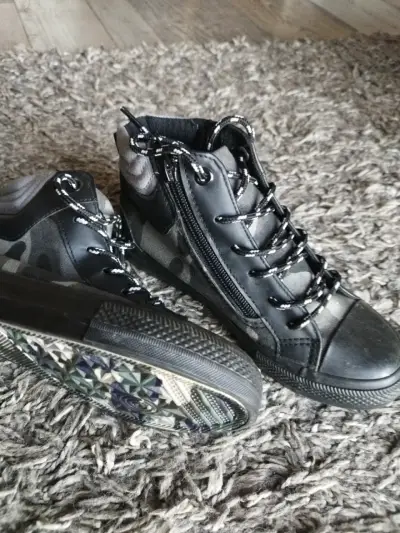 Zapatillas negras de lona con diseño camuflado - miniatura 3