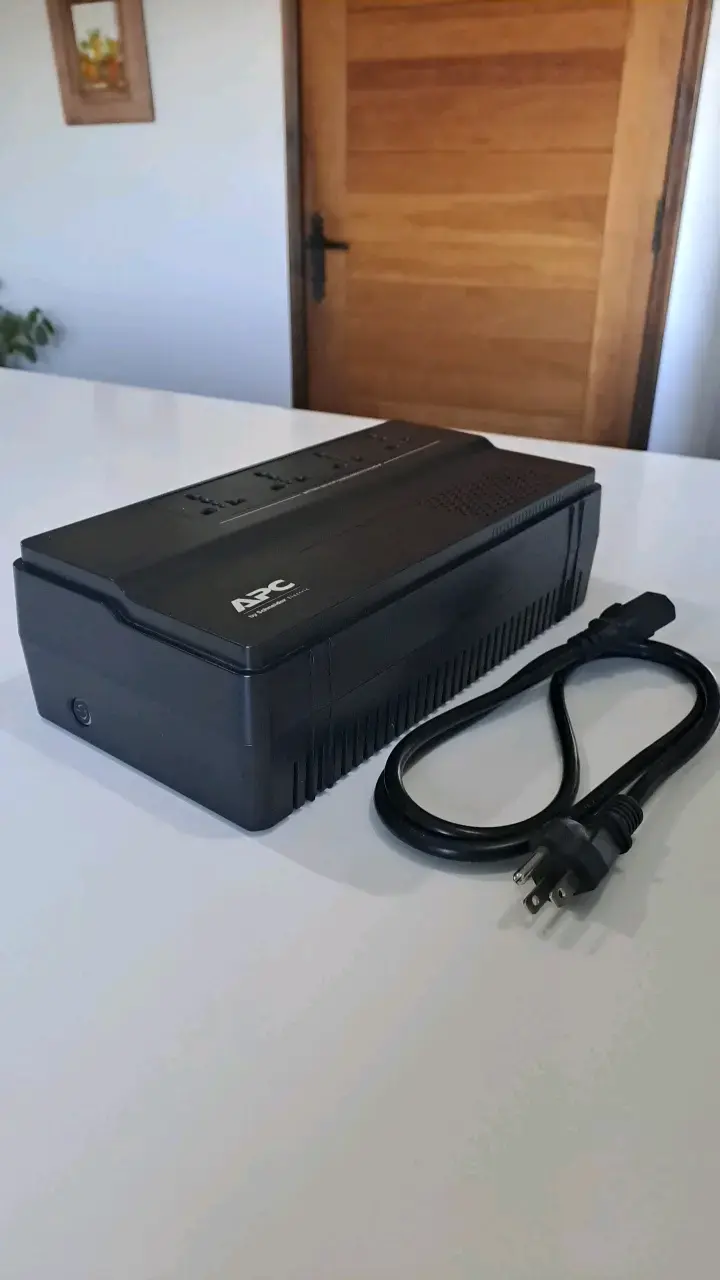UPS APC BV1000I-MS con cable - 1