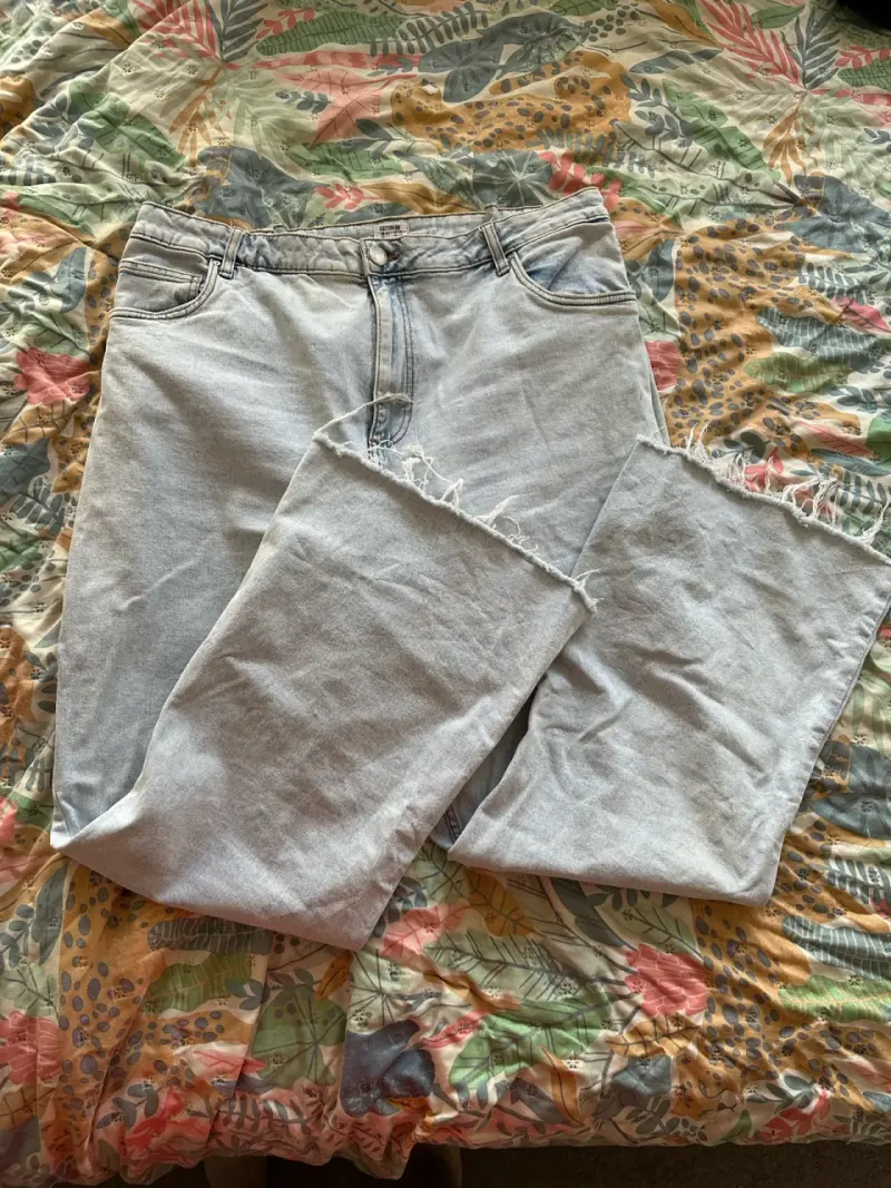 Jeans de mezclilla claros para mujer - 2