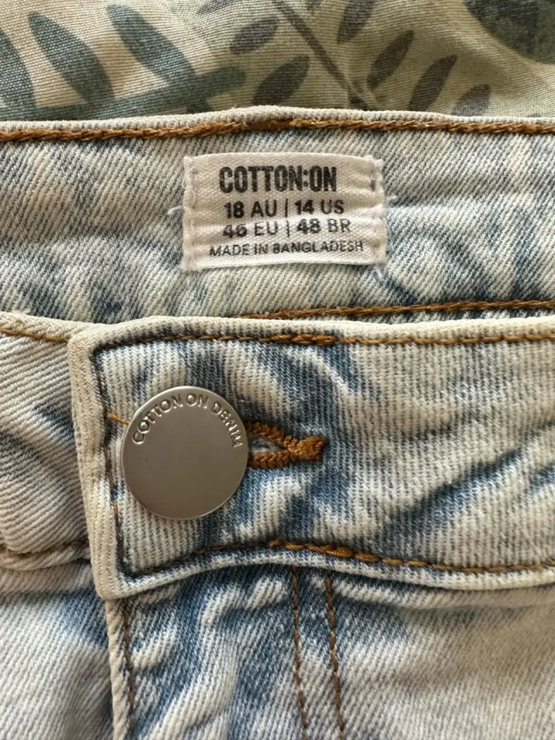 Jeans de mezclilla claros para mujer - 3