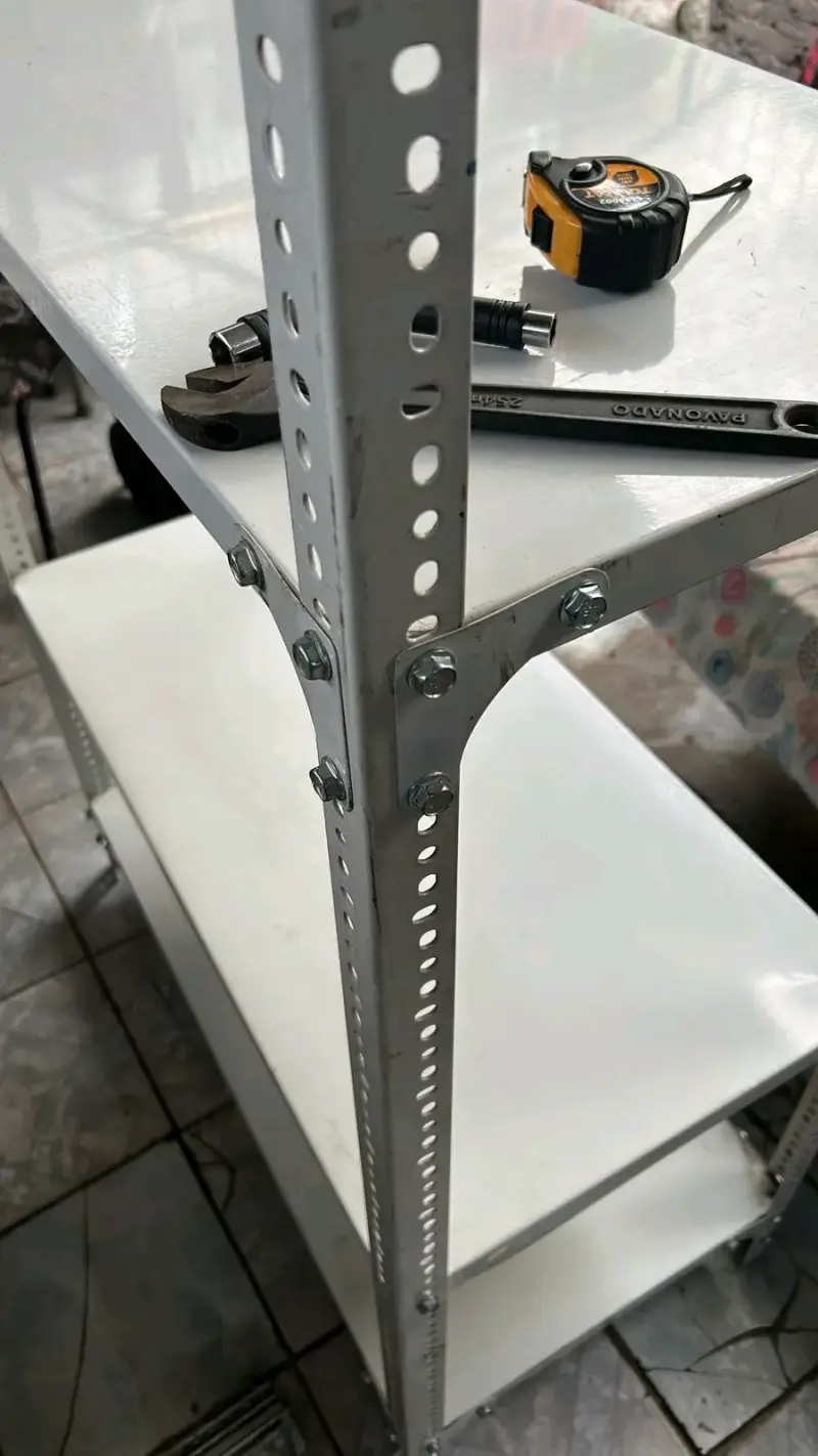 Estante metálico blanco de cuatro niveles - 2