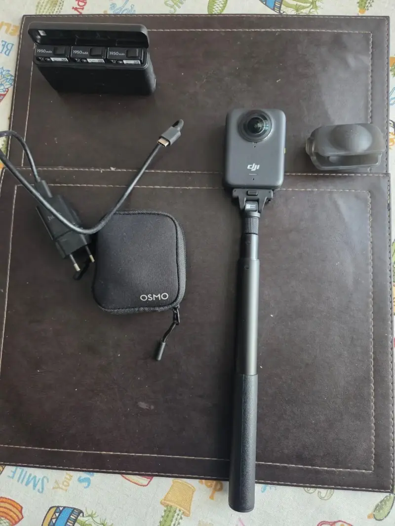 Cámara DJI Osmo Action con accesorios - 1