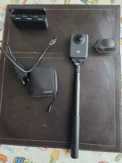Cámara DJI Osmo Action con accesorios - miniatura 1