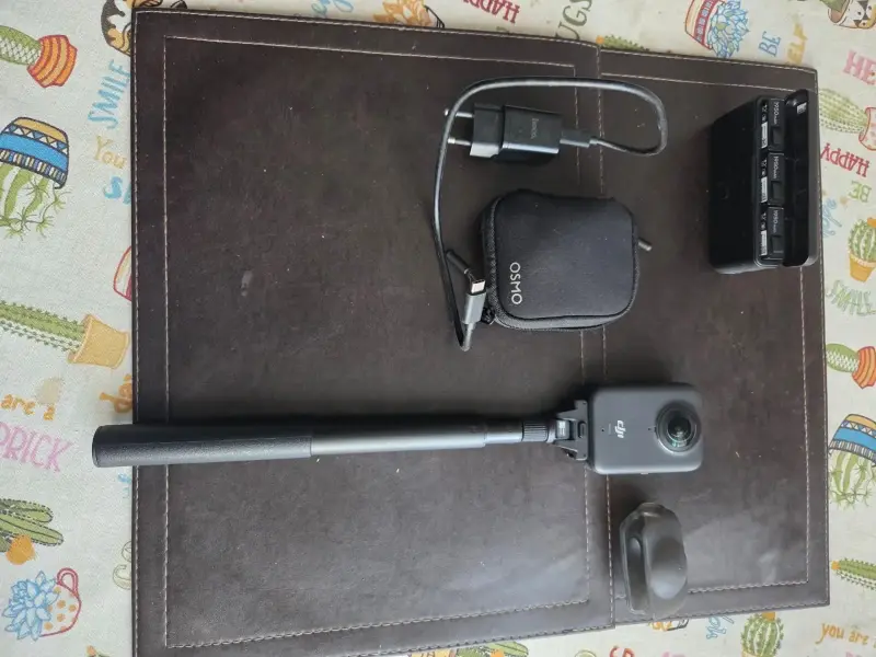 Cámara DJI Osmo Action con accesorios - 2
