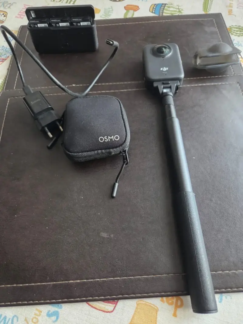 Cámara DJI Osmo Action con accesorios - 3