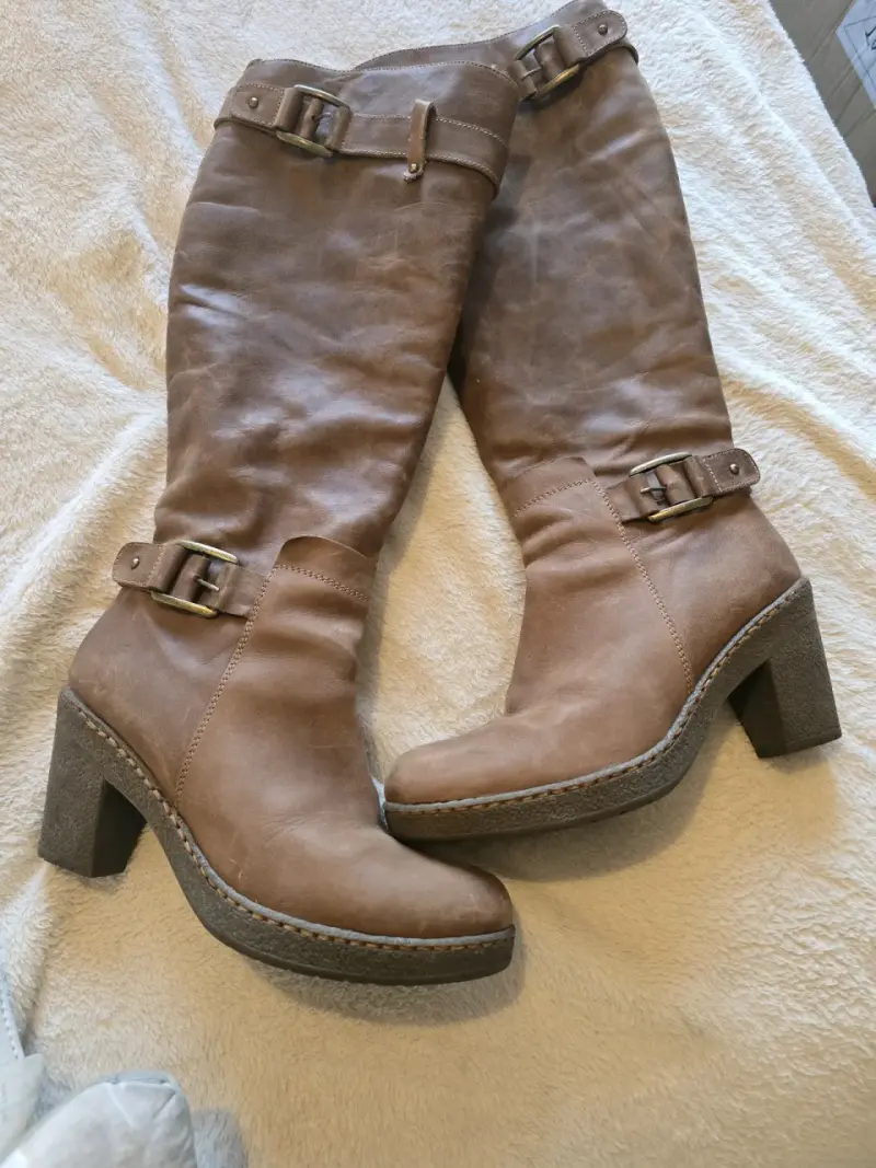 Botas de cuero marrón con hebillas - 1