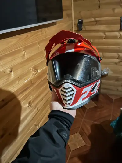 Casco de moto LS2 rojo y blanco - miniatura 2