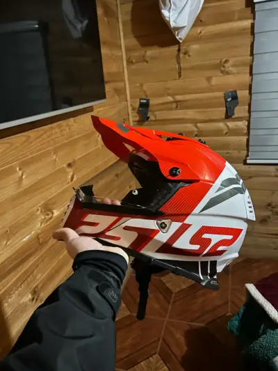 Casco de moto LS2 rojo y blanco - miniatura 3