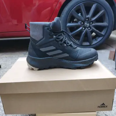 Botas outdoor Adidas Terrex negras - miniatura 1