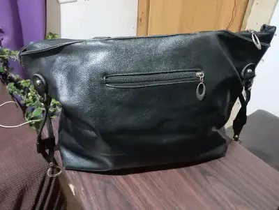 Bolso de mano negro con calavera - miniatura 2