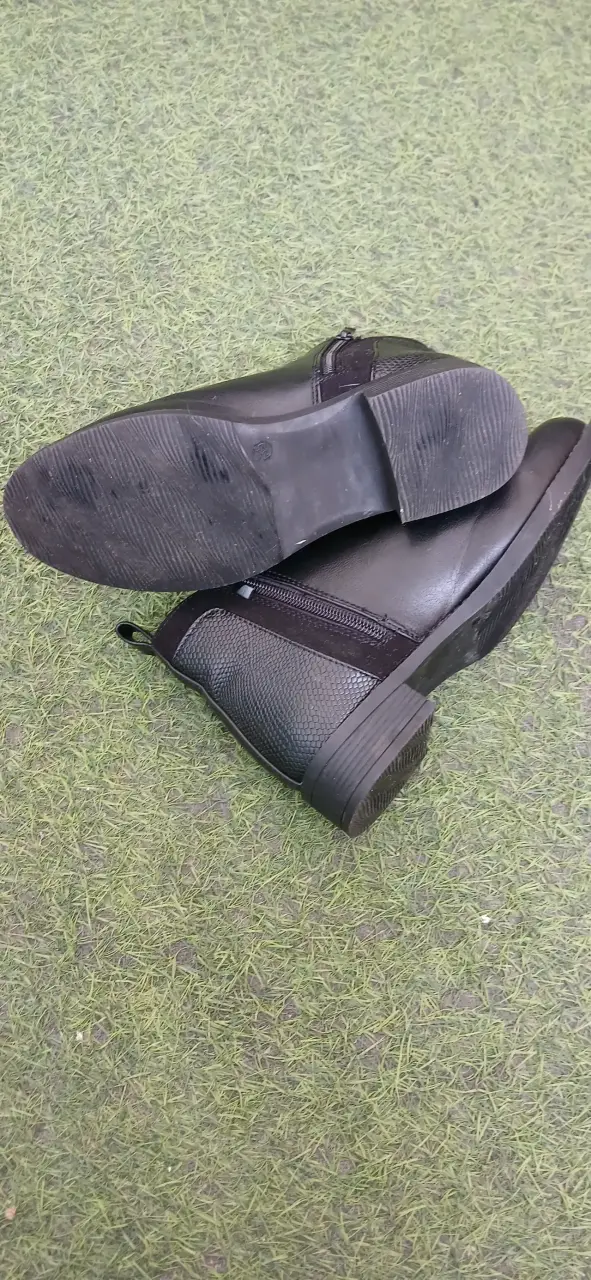 Botines negros de cuero con cierre lateral - 4