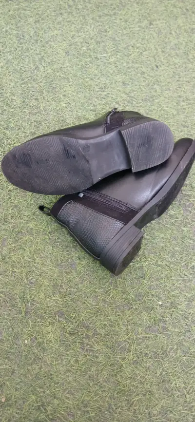 Botines negros de cuero con cierre lateral - miniatura 4