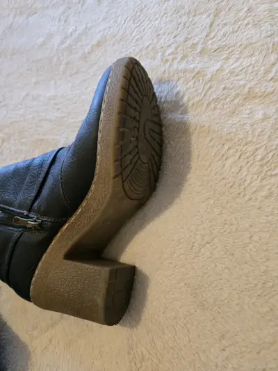 Botas de cuero negras con tacón grueso - miniatura 1