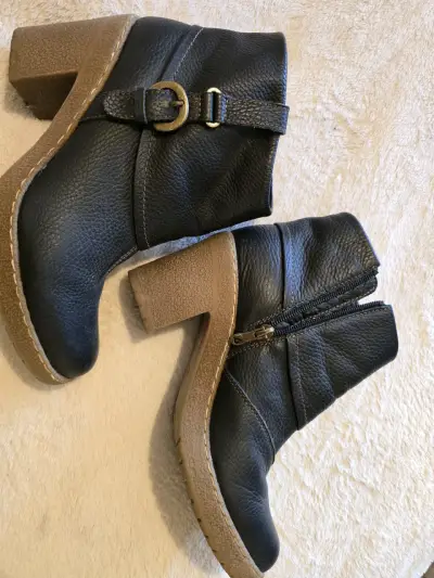 Botas de cuero negras con tacón grueso - miniatura 2
