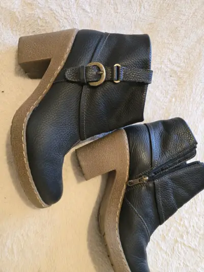 Botas de cuero negras con tacón grueso - miniatura 3