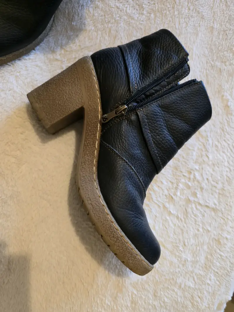 Botas de cuero negras con tacón grueso - 4