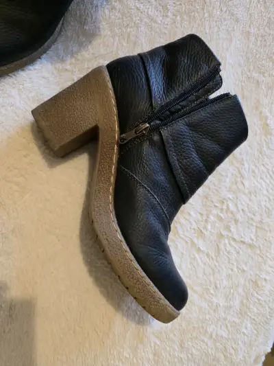 Botas de cuero negras con tacón grueso - miniatura 4