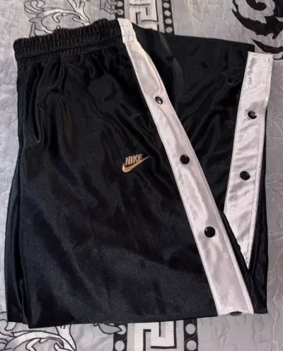 Pantalones deportivos Nike negros con botones - miniatura 1