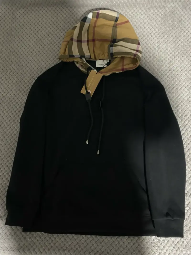 Polerón negro con capucha Burberry