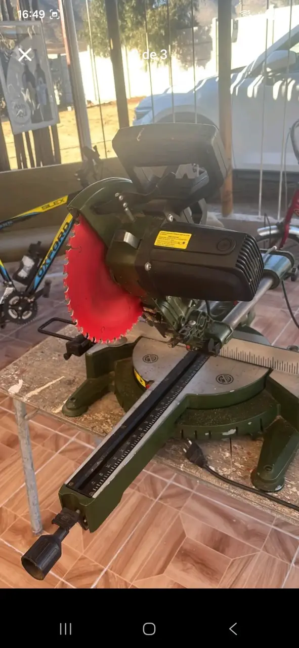 Sierra ingletadora telescopica bauker - 2