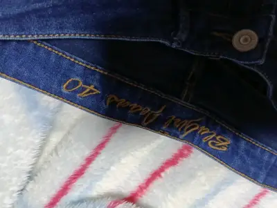 Jeans azul oscuro para mujer - miniatura 1