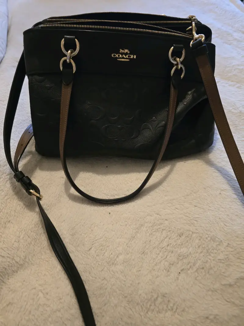 Bolso Coach negro de cuero con correa ajustable - 1