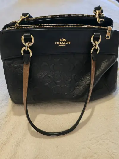 Bolso Coach negro de cuero con correa ajustable - miniatura 4
