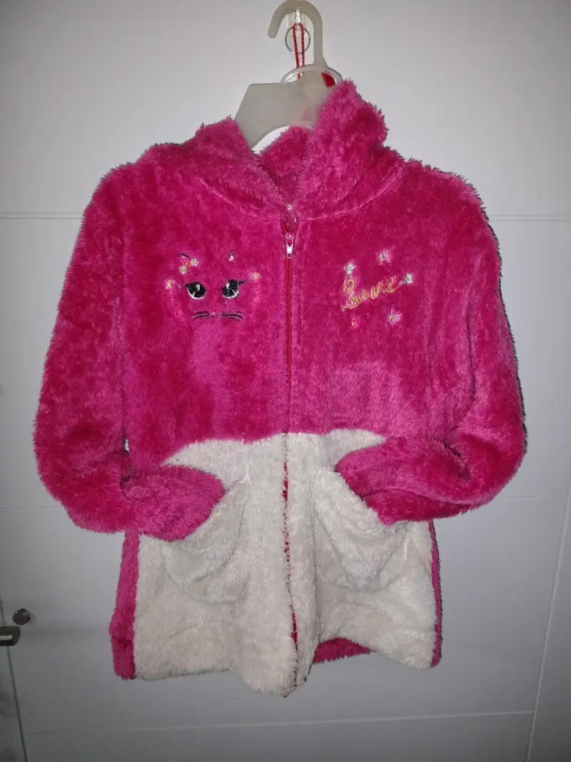 Chaqueta polar morada con capucha - 3