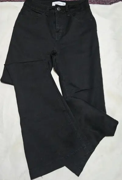 Jeans negros pata elefante de mujer en buen estado - miniatura 2