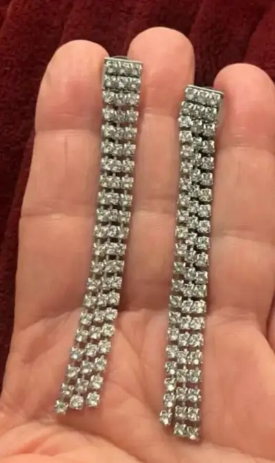 Elegantes aros largos con brillantes - miniatura 1