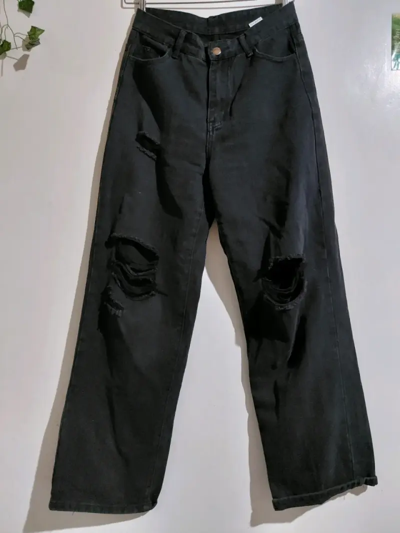 Jeans negros desgastados para mujer - 1