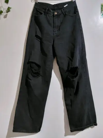 Jeans negros desgastados para mujer - miniatura 1
