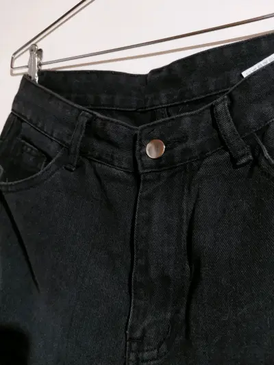 Jeans negros desgastados para mujer - miniatura 2