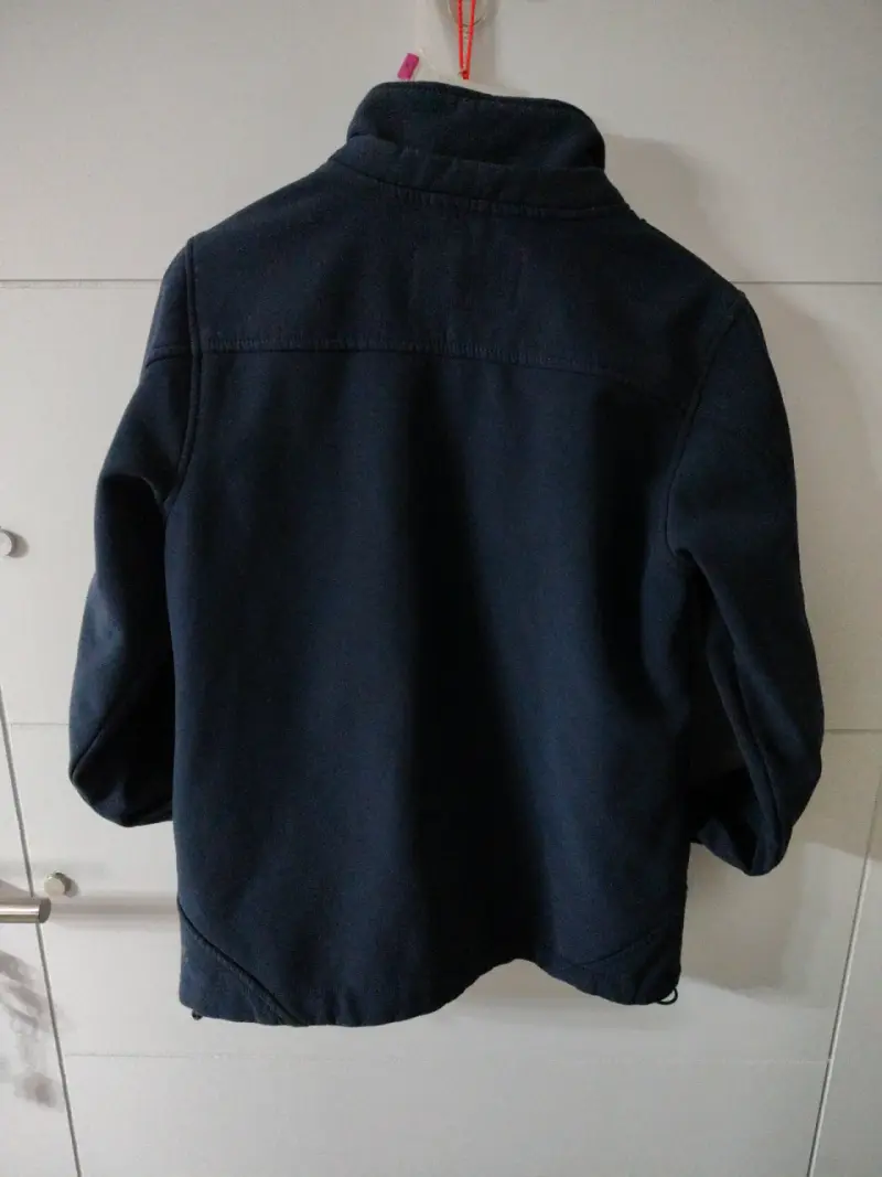 Chaqueta softshell azul marino con interior rosado - 3
