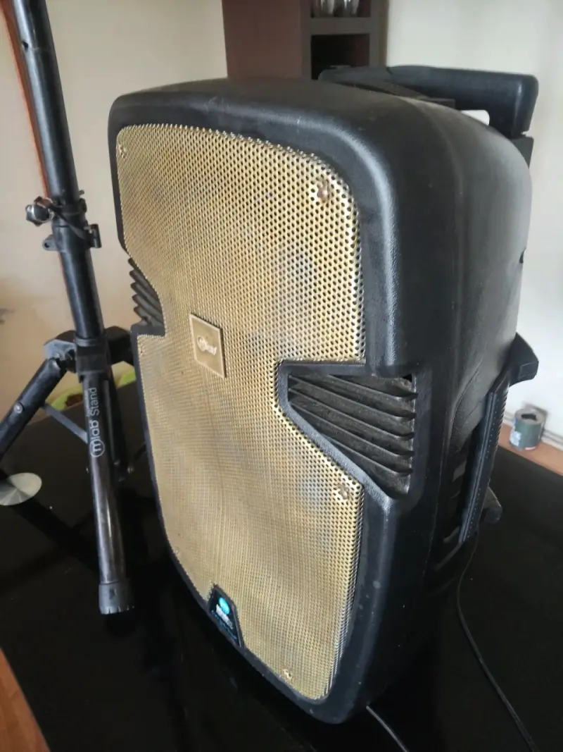 Parlante activo con trípode Bluetooth - 3