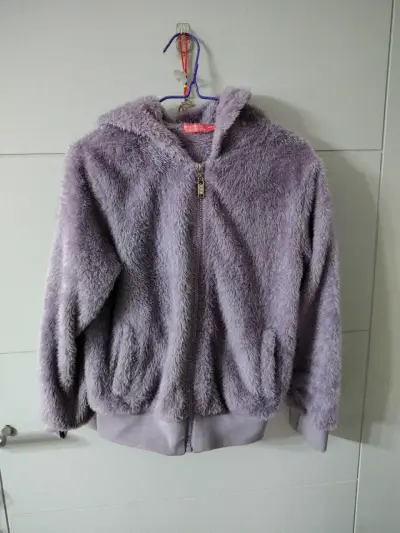 Chaqueta de peluche morada con capucha - miniatura 1