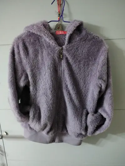 Chaqueta de peluche morada con capucha - miniatura 3