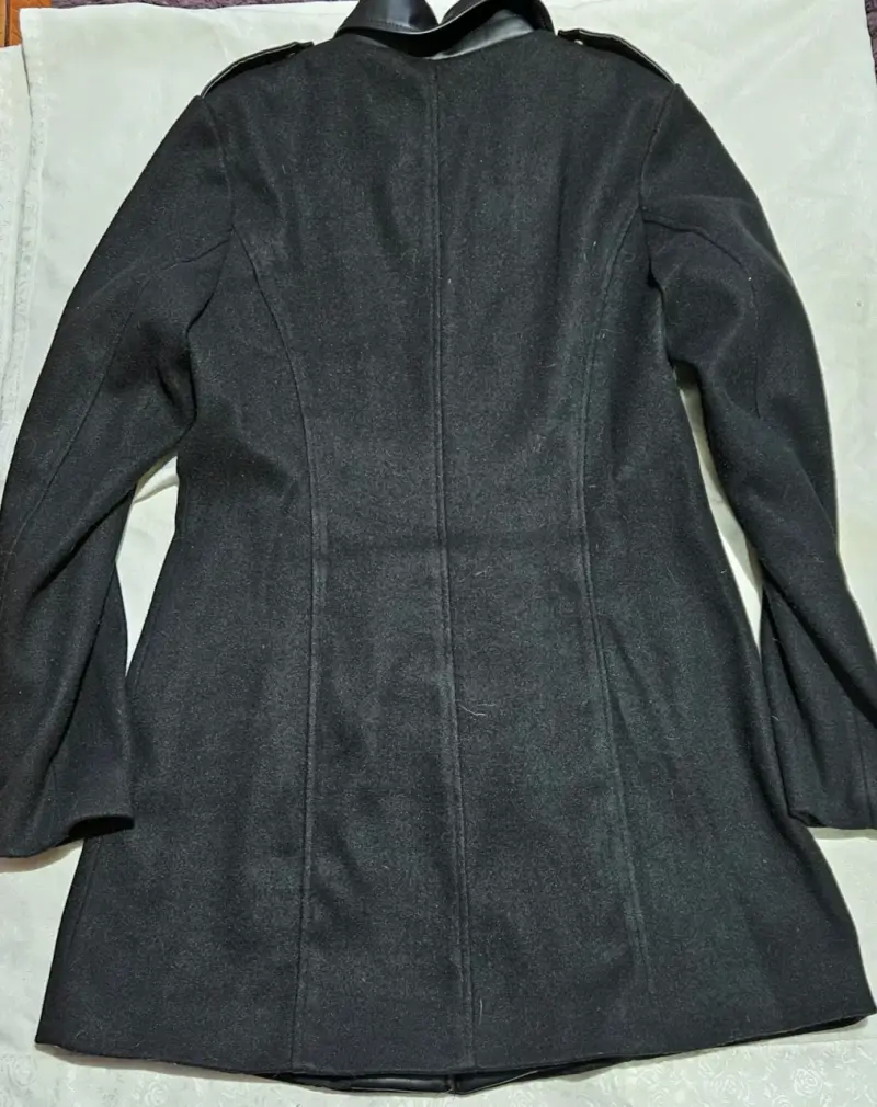Abrigo negro de lana para mujer - 1
