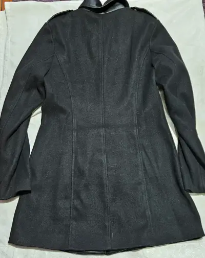 Abrigo negro de lana para mujer - miniatura 1