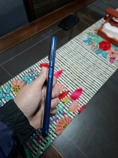 Smartphone Android con pantalla grande - miniatura 3