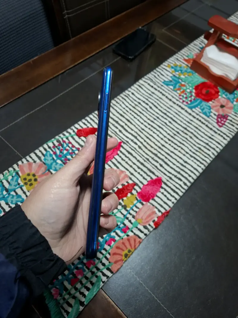 Smartphone Android con pantalla grande - 4